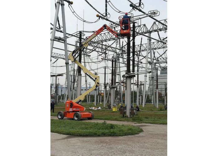 自行走高空作業(yè)平臺