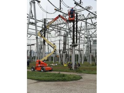 自行走高空作業(yè)平臺